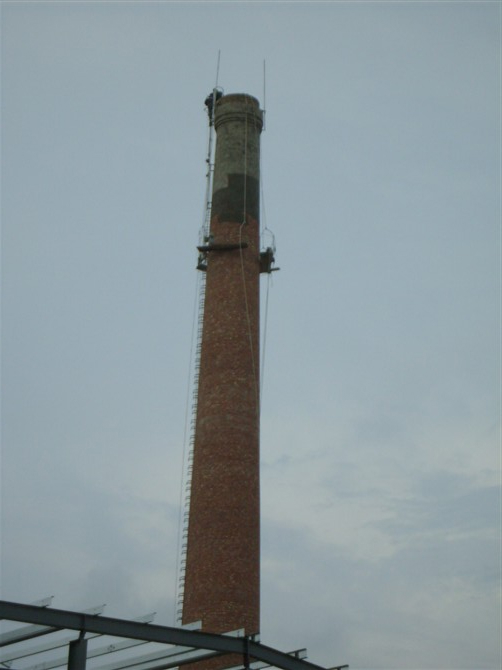 青海中标60米砖烟囱拆除施工